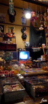 昭和レトロな駄菓子屋