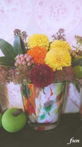 元気が出そうな色の花