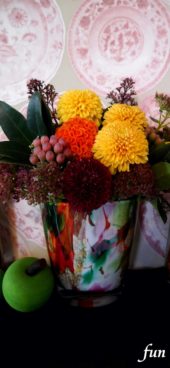 元気が出そうな色の花