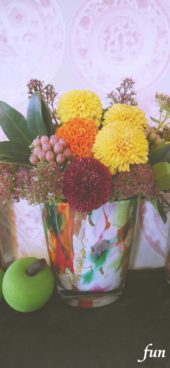 元気が出そうな色の花