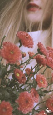 ピンクの花と女性