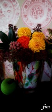 元気が出そうな色の花