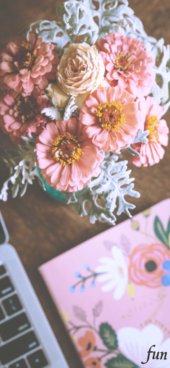 ワークスペースのピンクの花