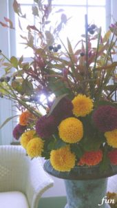 秋のイメージのアレジメントの花