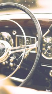 レトロな車のハンドル