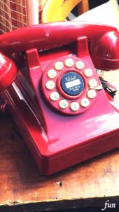 レトロな赤い電話