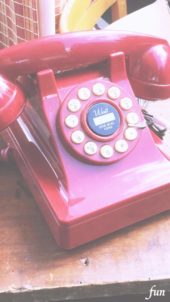 レトロな赤い電話