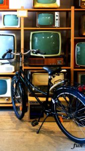 レトロなテレビと自転車