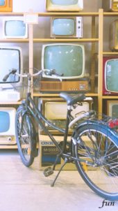 レトロなテレビと自転車