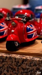 レトロなスクーターのおもちゃ