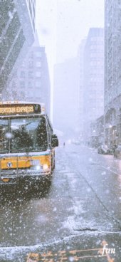 雪の街とバス