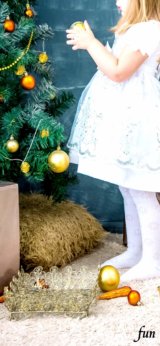 クリスマスツリーと女の子