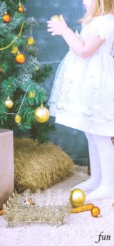 クリスマスツリーと女の子