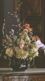 くすみカラーの花