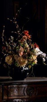 くすみカラーの花