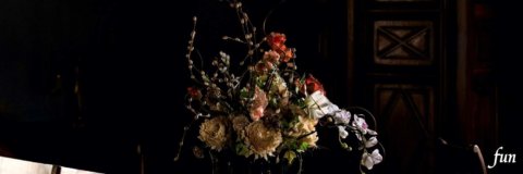 くすみカラーの花