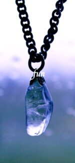 クリスタルペンダント