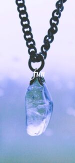 クリスタルペンダント