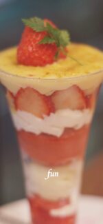 ストロベリーパフェ