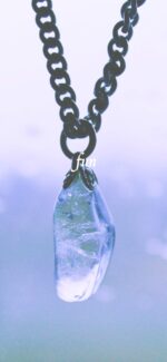 クリスタルペンダント