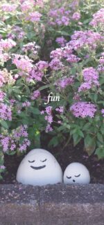 花と笑顔の石
