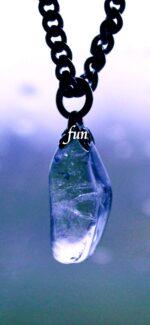 クリスタルペンダント