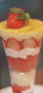 苺パフェ