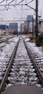 雪が残る線路