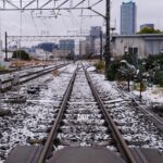 雪が残る線路