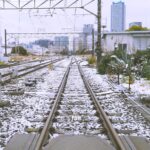 雪が残る線路