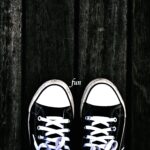 黒いスニーカー