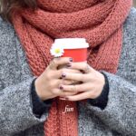 温かい飲物と女の子