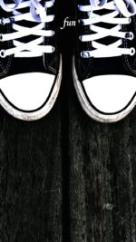 黒いスニーカー