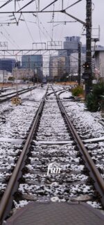 雪が残る線路