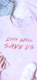 ピンクのTシャツ