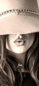 帽子をかぶった女性