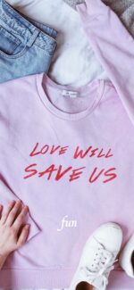 ピンクのTシャツ