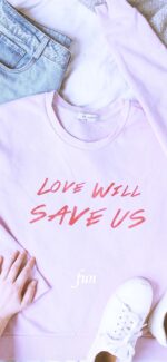 ピンクのTシャツ