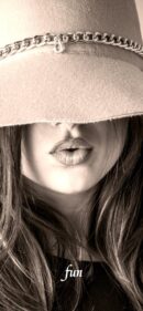 帽子をかぶった女性