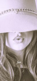 帽子をかぶった女性