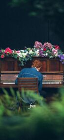 ピアノを弾く人