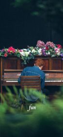 ピアノを弾くヒト