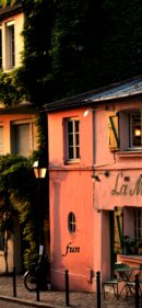 ピンクのカフェ