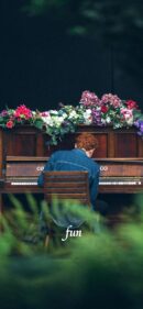 ピアノを弾く人