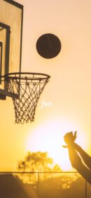 夕暮れとバスケットボール