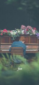 ピアノを弾く人