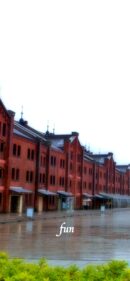 雨の日の赤煉瓦倉庫