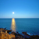 iPhone11Pro・Xs・Xの青い壁紙を配信中