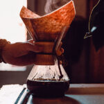 iPhone13Mini・12Miniのコーヒーがある風景の壁紙を配信中