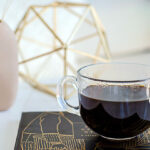 iPhoneのコーヒーがある風景の壁紙を配信中